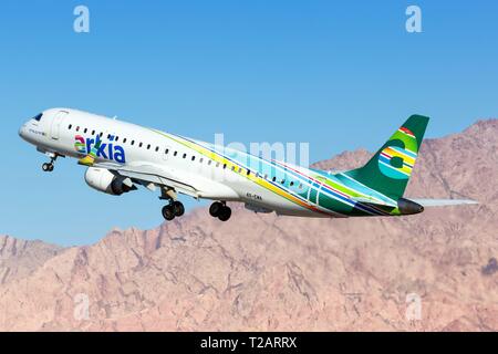 Eilat, Israele - 20 Febbraio 2019: Arkia Embraer 195 aeroplano a Eilat aeroporto (ETH) in Israele. | Utilizzo di tutto il mondo Foto Stock