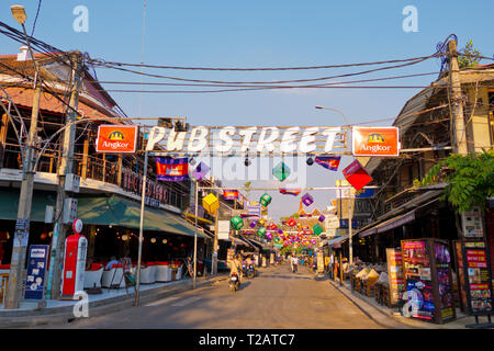 Pub Street durante il giorno, Siem Reap, Cambogia, Asia Foto Stock