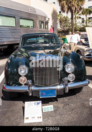 Naples, Florida, Stati Uniti d'America - Marzo 23,2019: Rare blue 1962 Bentley S2 Continental Flying Spur in occasione della trentaduesima annuale deposito Napoli Classic Car Show di Napoli, Fl Foto Stock