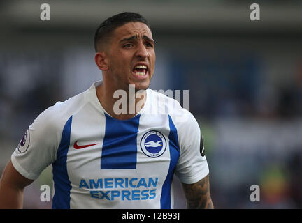 Brighton Lewis Dunk gesti durante la Premier League inglese match tra Brighton Hove Albion e Southampton all'Amex Stadium di Brighton. 30 marzo 2019 Photo James Boardman / teleobiettivo e immagini solo uso editoriale. Nessun uso non autorizzato di audio, video, dati, calendari, club/campionato loghi o 'live' servizi. Online in corrispondenza uso limitato a 120 immagini, nessun video emulazione. Nessun uso in scommesse, giochi o un singolo giocatore/club/league pubblicazioni. Foto Stock