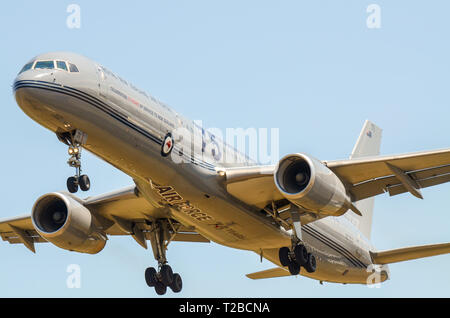 La RNZAF azionare due aeromobile Boeing 757 acquistato da Transavia nel 2003. Gli impieghi includono il trasporto per visitare i vip e royalty. Jet aereo Foto Stock