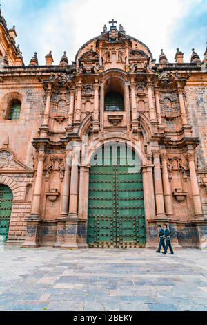 CUSCO, Perù - 26 gennaio 2016 : facciata dell'ornato Basilica Cattedrale dell Assunzione della Vergine in Cusco, Perù Foto Stock