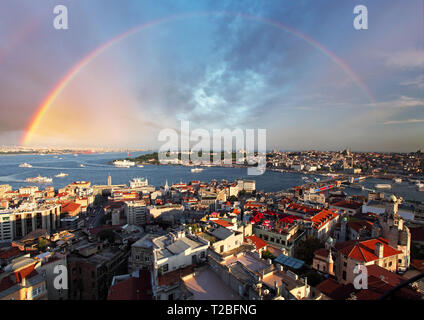 Panorama di Istanbul con il Rainbow Foto Stock