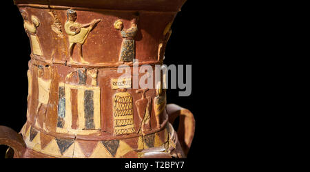 Close up Inandik Hittita decorate in rilievo culto libagione vaso decorato con un uomo e donna di figure a rilievo colorate di crema, il rosso e il nero pla Foto Stock