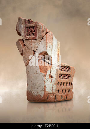 Hittita terra cotta fragmants di una parete defenive a forma di torre nave . Periodo di Hittite, 1600 - 1200 BC. Hattusa Boğazkale. Çorum Museo Archeologico Foto Stock