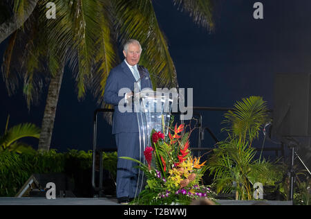 Il Principe di Galles durante il suo discorso in occasione di un ricevimento e celebrazione culturale a Pedro St James durante la loro visita alle Isole Cayman. Foto Stock