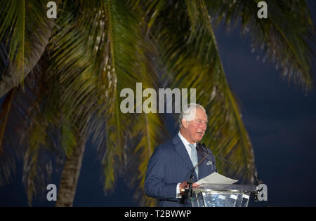 Il Principe di Galles durante il suo discorso in occasione di un ricevimento e celebrazione culturale a Pedro St James durante la loro visita alle Isole Cayman. Foto Stock