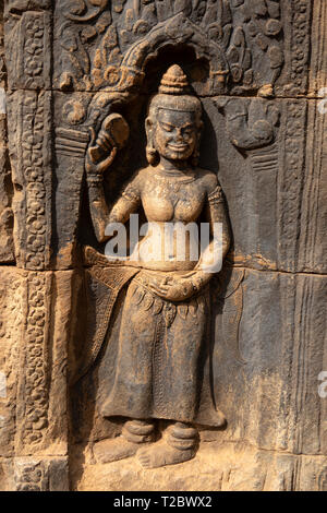 Cambogia, Kampong () Kompong Cham, Banteay Prei Nokor, antica pietra scolpita la figura decorare storico tempio Foto Stock