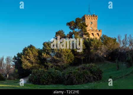 L'Abruzzo,Tramonto sulla Torre di Cerrano, antica torre costiera Foto Stock