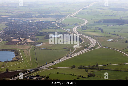 Vista aerea guardando verso sud lungo la A1M in autostrada a Catterick, North Yorkshire Foto Stock