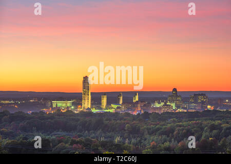 Albany, New York, Stati Uniti d'America downtown skyline della citta' al tramonto. Foto Stock