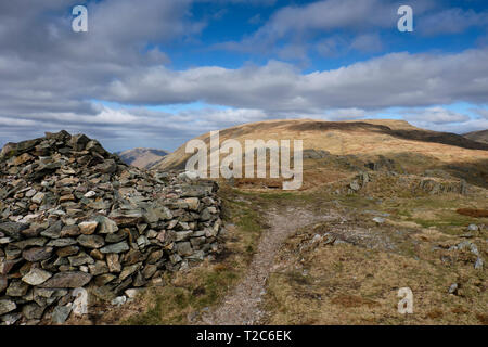 Summit cairn su St Raven's Edge, vicino Kirkstone Pass, Lake District, Cumbria Foto Stock
