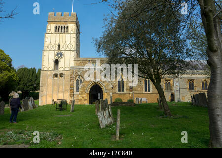 Earls Barton è un villaggio e parrocchia civile nel Northamptonshire, notevole per la sua chiesa anglosassone Foto Stock