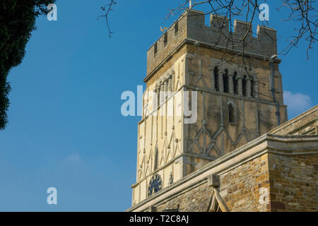 Earls Barton è un villaggio e parrocchia civile nel Northamptonshire, notevole per la sua chiesa anglosassone Foto Stock