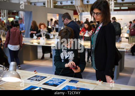 Bologna, Italia. 1 Aprile, 2019. Viste da Bologna Fiera del Libro per Ragazzi in apertura di giornata alla zona Fiera di Bologna, Italia. Credito: Massimiliano Donati/risveglio/Alamy Live News Foto Stock
