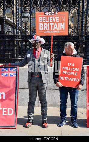 Londra, Regno Unito. 1 Apr 2019. Pro e Anti Brexit proteste, la Casa del Parlamento, Westminster, London. UK Credit: Michael melia/Alamy Live News Foto Stock
