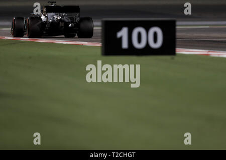 Sakhir, Bahrain. 31 Mar, 2019. LEWIS HAMILTON di Mercedes AMG Petronas Motorsport durante il 2019 Formula 1 Gran Premio del Bahrain al Circuito Internazionale del Bahrain sul circuito di Sakhir. Credito: James Gasperotti/ZUMA filo/Alamy Live News Foto Stock