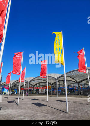 Hannover, Germania. Il 1 aprile 2019. Ingresso della Hannover Messe 2019 edition con la Svezia come paese partner Credito: Lothe Verstraete/Alamy Live News Credito: Lothe Verstraete/Alamy Live News Foto Stock