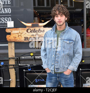 Londra, Regno Unito. 1 Apr 2019. Eyal Booker assiste il premere Avvia per 5Star show celebrità del ranch, a Gerusalemme il Bar & Cucina a Londra, Inghilterra. Lunedì 1 aprile 2019. ***Celebrità del ranch anteprime lunedì 1 aprile alle 9 di sera su 5stelle credito***: James Warren/Alamy Live News Foto Stock