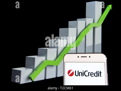 Hong Kong. Xi Febbraio, 2019. In questa illustrazione della foto di un italiano di global banking e financial services company logo UniCredit è visto su un androide dispositivo mobile con un'ascesa grafico di crescita in background. Credito: Budrul Chukrut SOPA/images/ZUMA filo/Alamy Live News Foto Stock