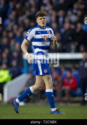 Reading, Berkshire, Regno Unito. 1 Aprile, 2019. Thomas Holmes di lettura U23 durante la Premier League International Cup match tra la lettura di U23 e Bayern Monaco di Baviera II al Madejski Stadium, Reading, in Inghilterra il 1 aprile 2019. Foto di Andy Rowland. Credito: Andrew Rowland/Alamy Live News Foto Stock