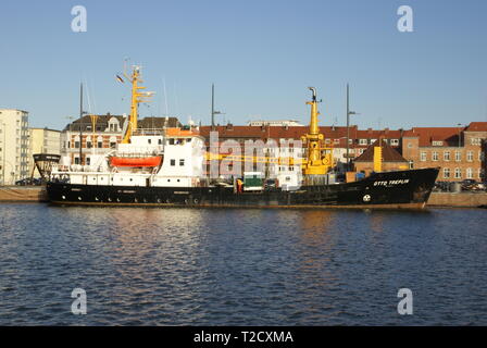 M/v Otto Treplien berth Neuer Hafen nel porto di Bremerhaven. Germania. Mare del Nord. Foto Stock