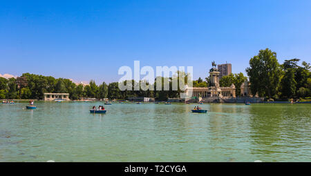 Grande Estanque del Retiro tardi in Spagna a Madrid, sparare in luglio, 2018 Foto Stock