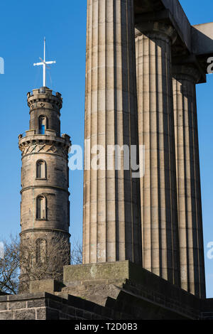 Monumento Nelson e il Monumento Nazionale di Scozia sulla destra su Calton Hill, Edimburgo, Scozia, Regno Unito Foto Stock