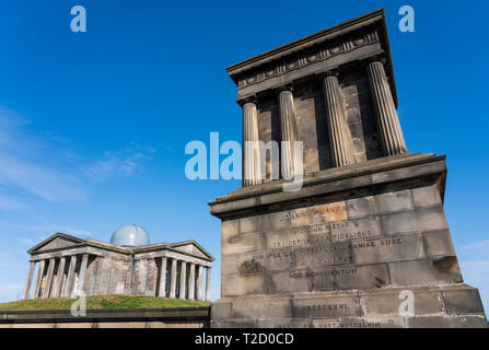 Il nuovo contratto collettivo di arts center presso l'ex città osservatorio e Playfair monumento su Calton Hill a Edimburgo, Scozia, Regno Unito Foto Stock