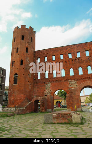 Torri Palatine, o Porta Palatina a Torino, Italia. Presa nel luglio 2018 Foto Stock