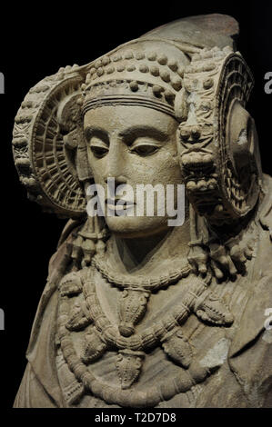 Dama di Elche. Dettaglio. V-IV secolo A.C. Cultura Iberica. Calcare busto femminile, originariamente policromo. Da La Alcudia, Elche (Comunità Valenciana, Spagna). Museo Archeologico Nazionale. Madrid. Spagna. Foto Stock