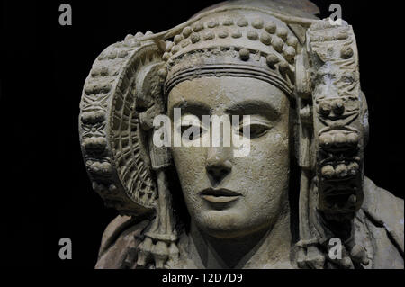 Dama di Elche. Dettaglio. V-IV secolo A.C. Cultura Iberica. Calcare busto femminile, originariamente policromo. Da La Alcudia, Elche (Comunità Valenciana, Spagna). Museo Archeologico Nazionale. Madrid. Spagna. Foto Stock