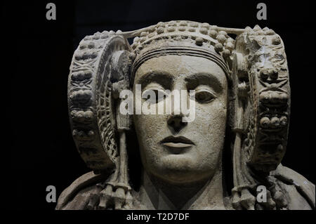 Dama di Elche. Dettaglio. V-IV secolo A.C. Cultura Iberica. Calcare busto femminile, originariamente policromo. Da La Alcudia, Elche (Comunità Valenciana, Spagna). Museo Archeologico Nazionale. Madrid. Spagna. Foto Stock