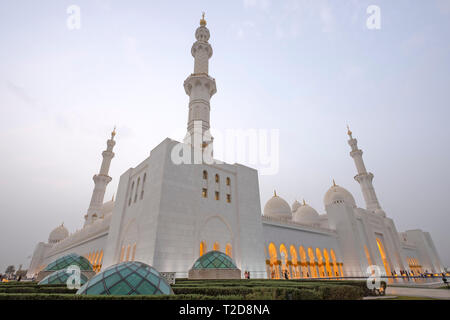 Sheikh Zayed Grande Moschea di Abu Dhabi, Emirati Arabi Uniti Foto Stock