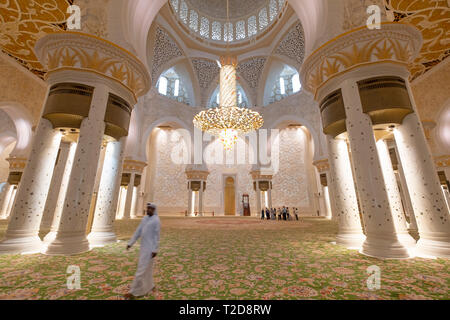 Sheikh Zayed grande moschea preghiera hall, Abu Dhabi, Emirati Arabi Uniti Foto Stock