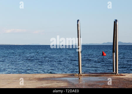 Sul lungomare a VIR, Croazia Foto Stock