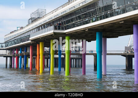 Pier sul litorale del Mare del Nord, Paesi Bassi, l'Aia. Aprile 2018 Foto Stock