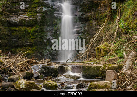 Una cascata in Blaen-y-glyn vicino Torpantau, Powys, Wales, Regno Unito Foto Stock