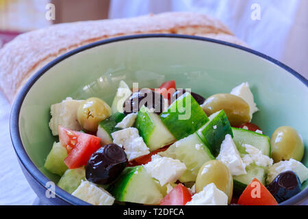 Ciotola di fresca insalata greca Foto Stock