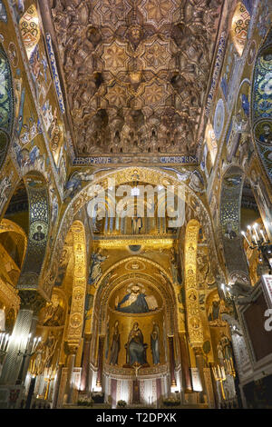 Palermo, Italia. Ottobre, 2018. Interno della Cappella Palatina (Cappella Palatina), situato nel Palazzo Reale di Palermo. Foto Stock