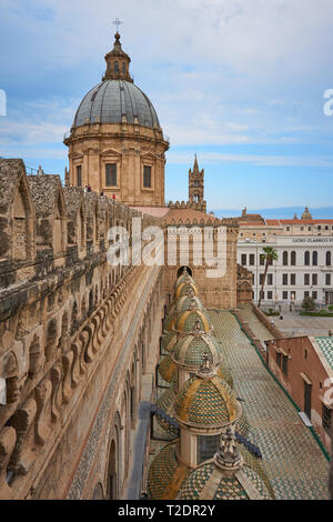 Palermo, Italia - Ottobre, 2018. Vista esterna della Cattedrale di Palermo, dedicata all'Assunzione della Vergine Maria, in stile arabo-normanna. Foto Stock