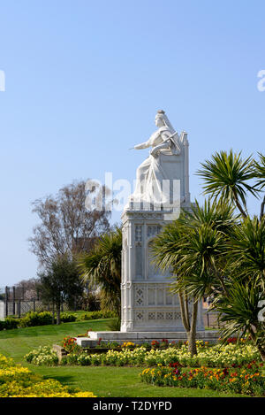 Statua della regina Victoria voluta per celebrare il monarca del Giubileo di diamante e posizionati su Clifftown Parade Southend on Sea, Essex, Regno Unito Foto Stock