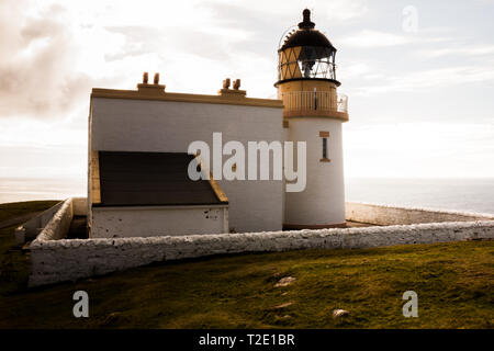 Stoer Faro sulla testa Stoer a nord di Lochinver in Sutherland, a nord-ovest della Scozia. Foto Stock