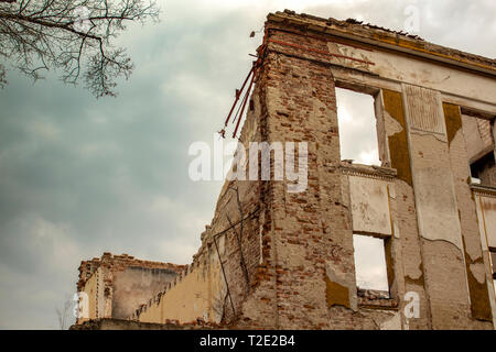 Parte di un morto Città del tabacco, ancora parte del patrimonio culturale della Bulgaria. Nella città di Plovdiv, nel 2019 la capitale europea della cultura. Foto Stock