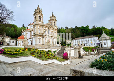 Braga, Portogallo - 31 Marzo 2019: i giardini vicino al santuario di Bom Jesus do Monte Braga, Portogallo. Foto Stock