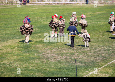 VARVARA, Bulgaria - 24 Marzo 2019: momento dal Festival Nazionale Derviscio Varvara presenta le tradizioni del bulgaro Kuker giochi. Gli artisti interpreti o esecutori presente il Foto Stock