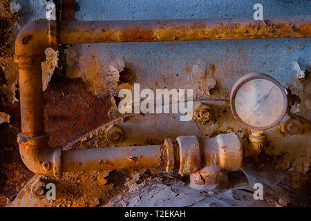 Vecchio manometro e tubo, Detroit, Michigan Foto Stock