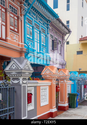 Peranakan colorate case a schiera popolari con instagrammers su Koon Seng Road, Joo Chiat, Geylang, Singapore. Foto Stock