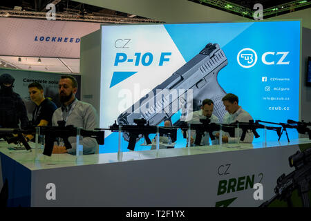 Febbraio 18, 2019 - Abu Dhabi, Emirati arabi uniti: CZ Bren Gun display Foto Stock