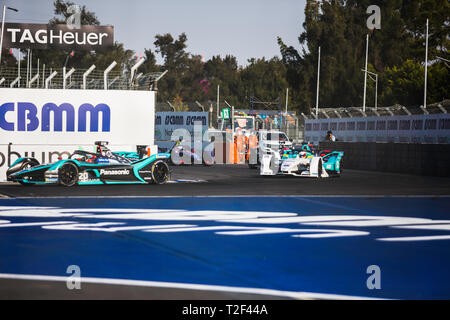 Città del Messico, Messico - 16 Febbraio 2019: Autodromo Hermanos Rodriguez. Città del Messico E-Prix. Panasonic Jaguar Racing driver Mitch Evans al n. 20, NIO Formula e team driver Oliver Turvey al n. 16, e immaginare la Virgin Racing driver Sam Bird al n. 2, in esecuzione a Città del Messico E-Prix. Foto Stock